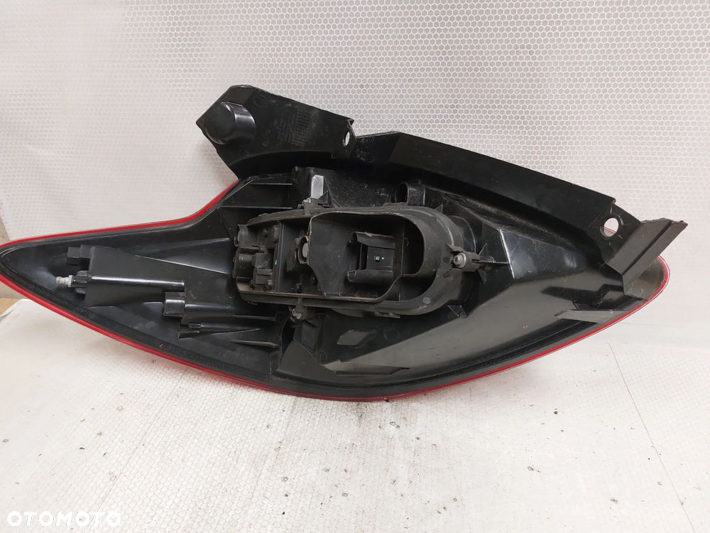 .  LAMPA TYL TYLNA PRAWA FORD KA - 6