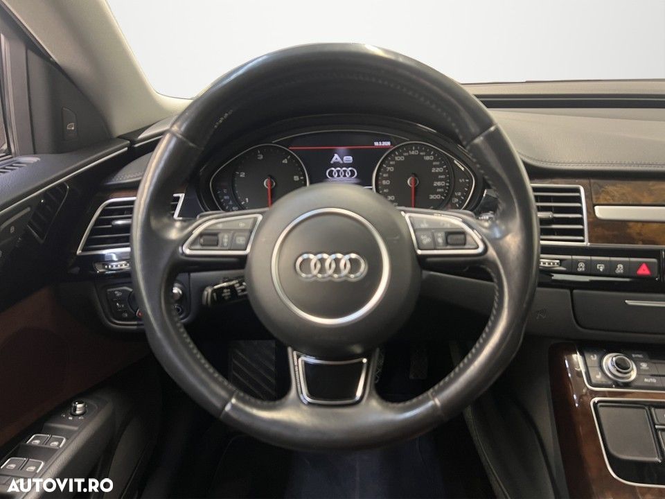 Audi A8 - 8