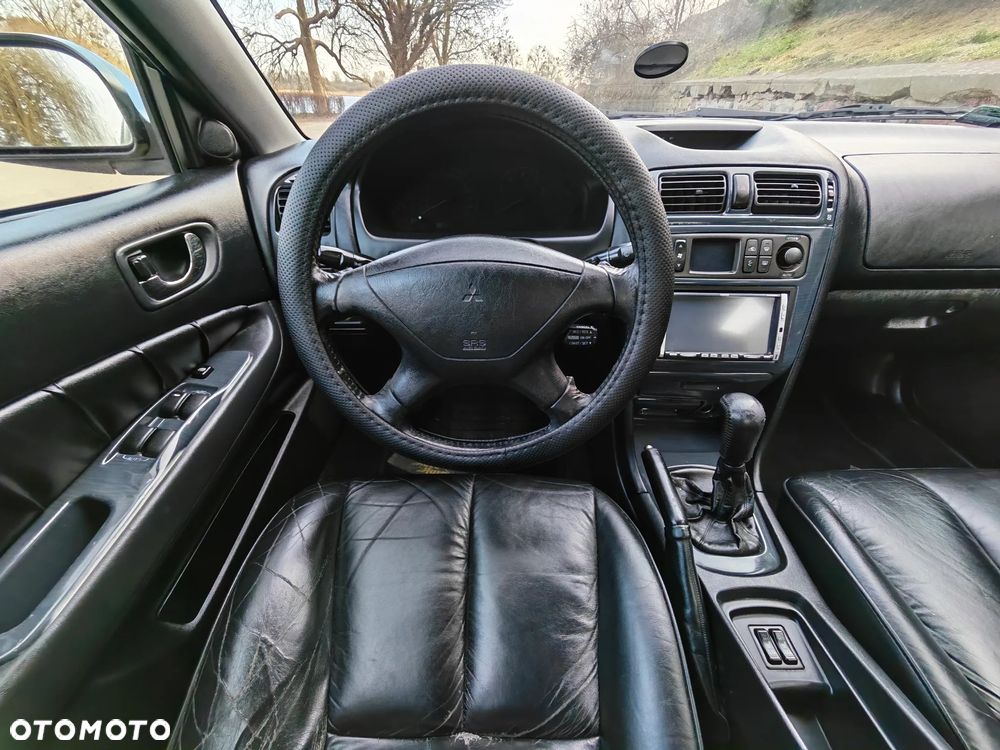 Mitsubishi Galant - 12