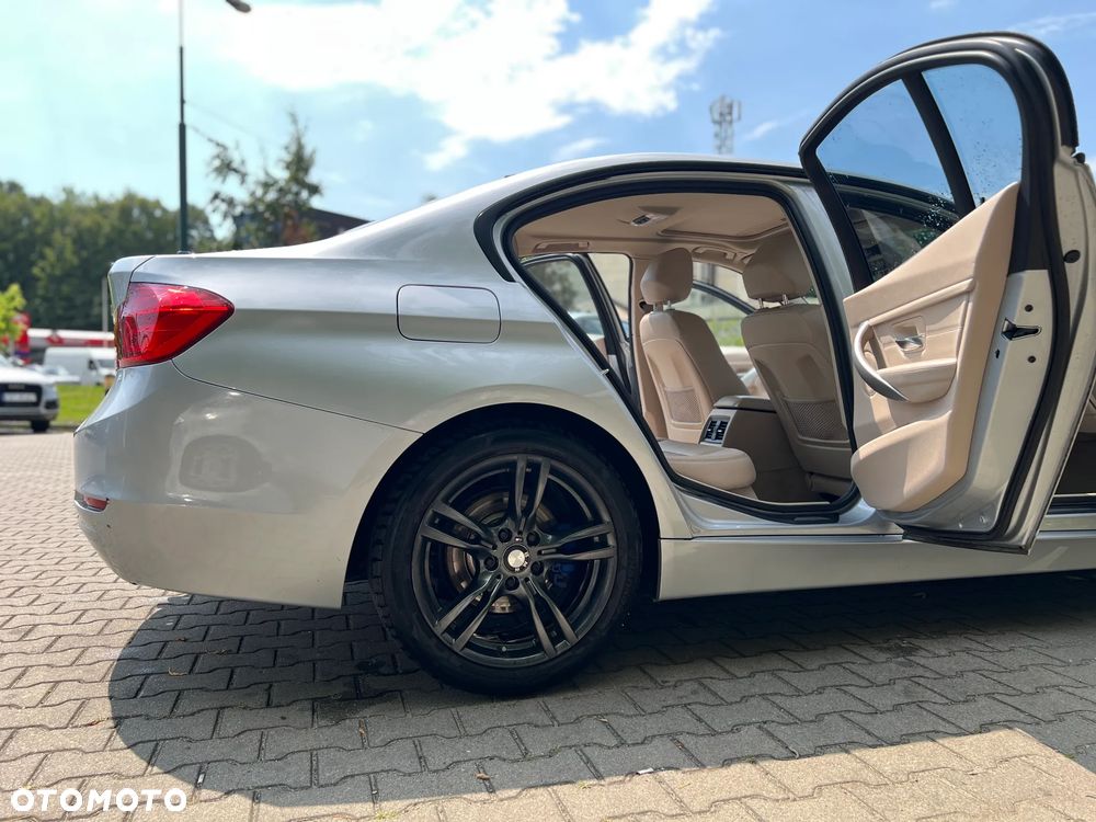 BMW Seria 3 328i Modern Line - 9