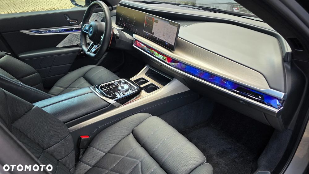 BMW Seria 7 M760e PHEV xDrive Individual Edition sport - 25