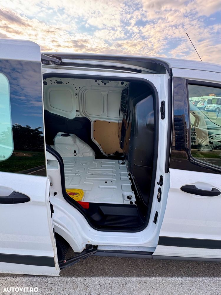 Ford Transit Courier - 16