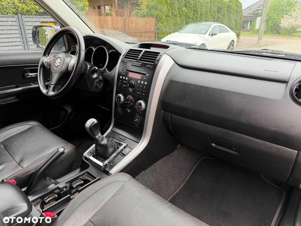 Suzuki Grand Vitara 1.6 Black&White - 34