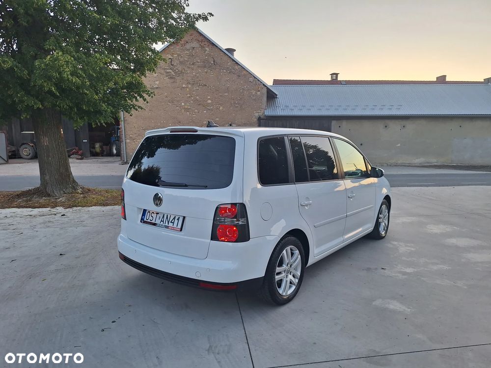 Volkswagen Touran 1.4 TSI Highline DSG - 3