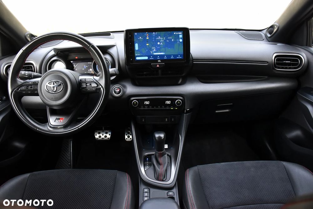 Toyota Yaris Hybrid 1.5 GR Sport - 23