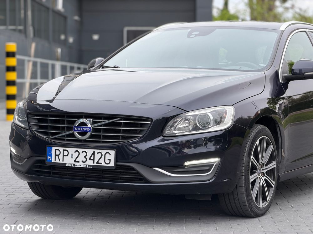 Volvo V60 D2 Geartronic Summum - 35