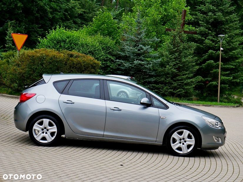 Opel Astra 1.4 Turbo Design Edition - 9