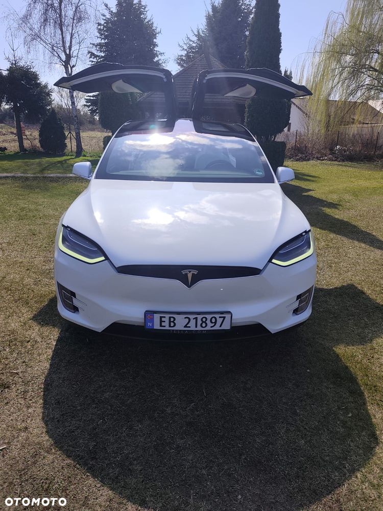 Tesla Model X - 18