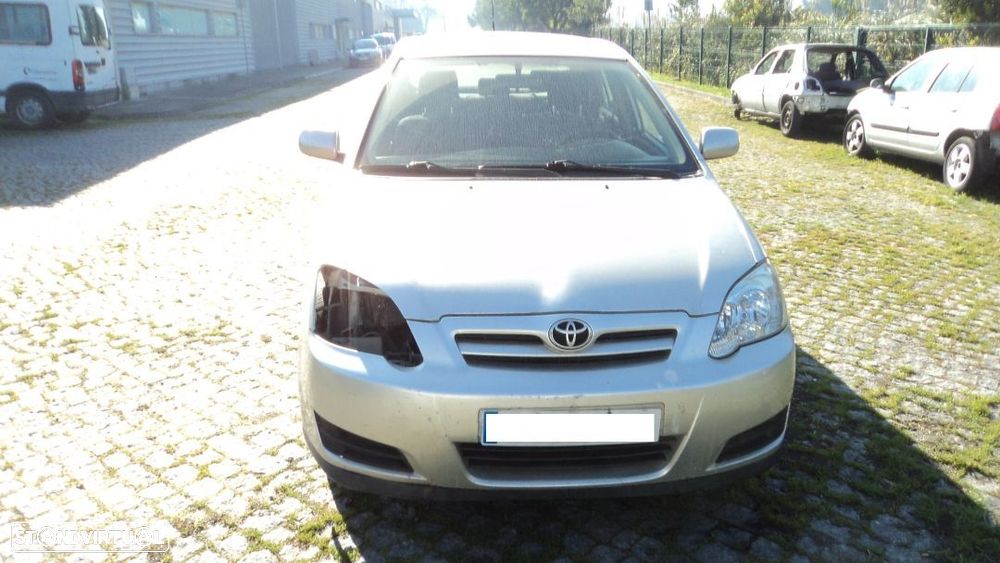 Toyota Corolla 1.4 D-4D 5P 2005 - Para Peças - 4