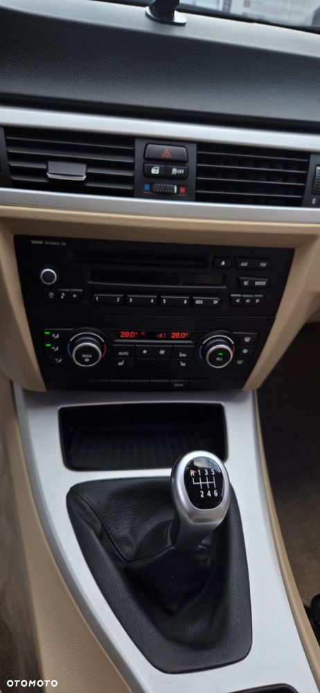 BMW Seria 3 318d DPF Edition Exclusive - 28