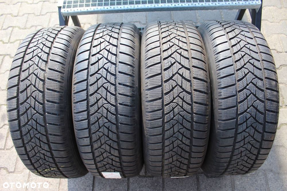 4x 235/65R17 DUNLOP WINTER SPORT 5 SUV 108V XL 23r 8mm - 1