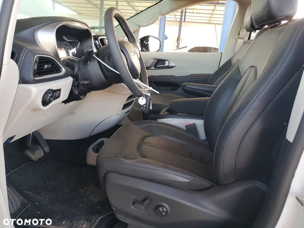 Chrysler Pacifica - 8