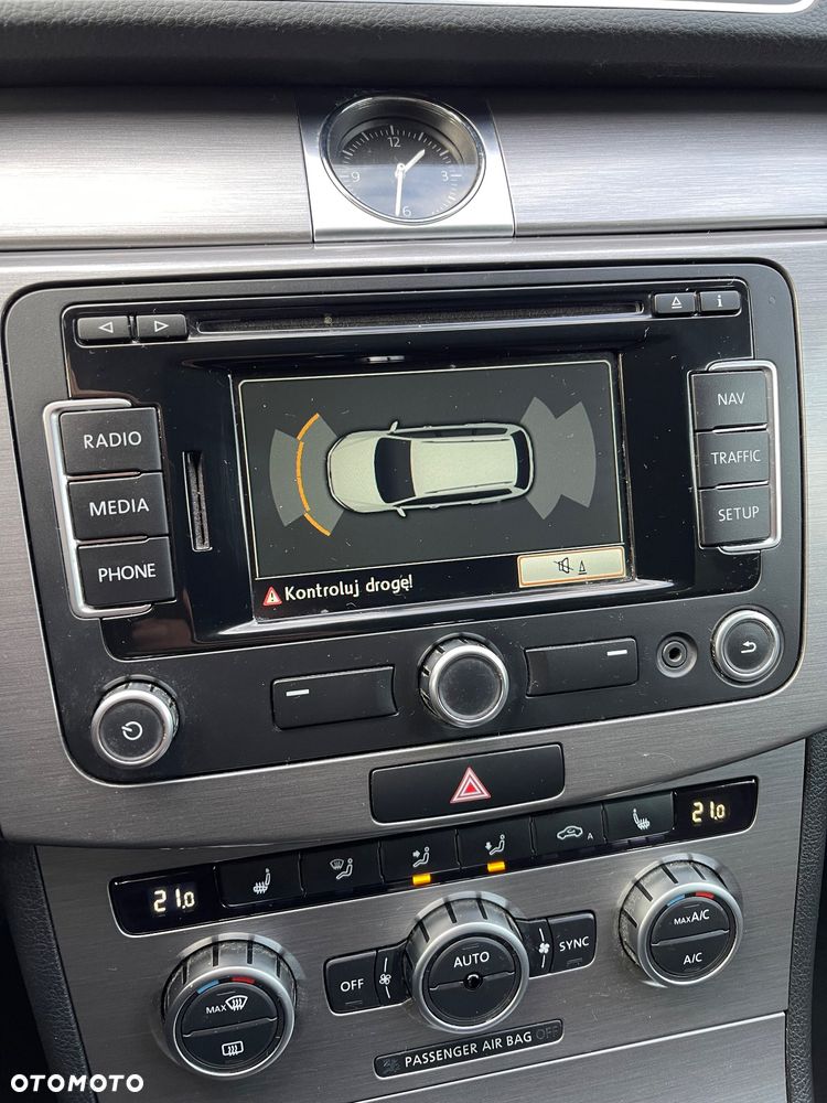 Volkswagen Passat 2.0 TDI DSG Comfortline - 12