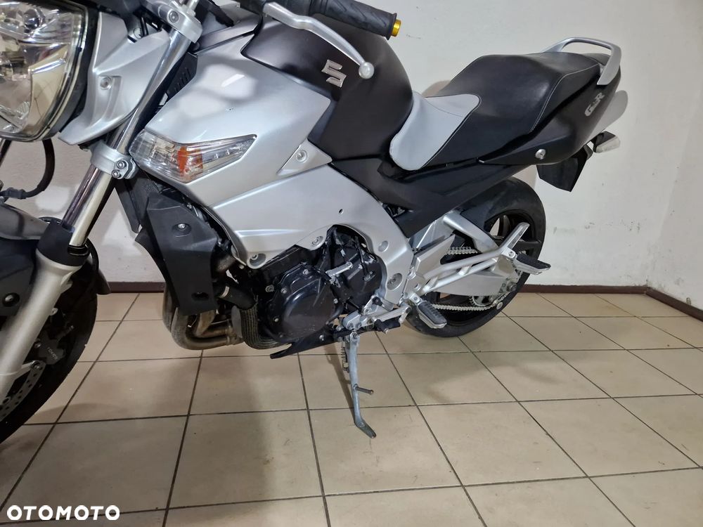 Suzuki GSR - 20