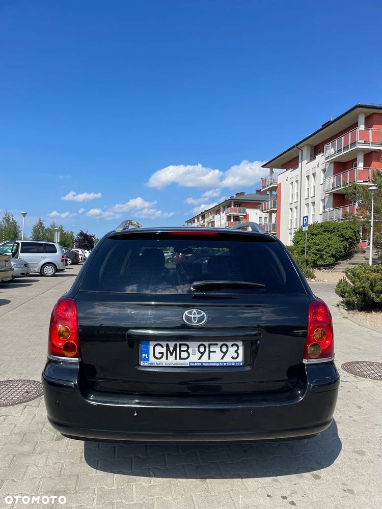 Toyota Avensis - 8
