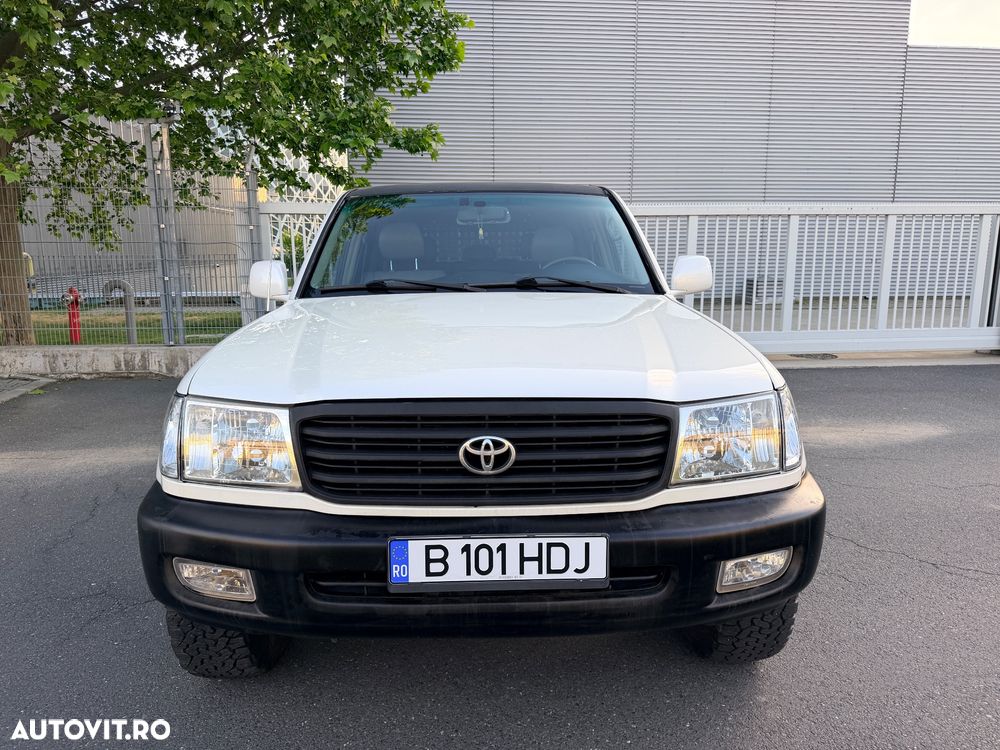 Toyota Land Cruiser - 1
