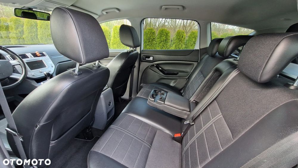 Ford Kuga 2.0 TDCi 4x4 Titanium - 32