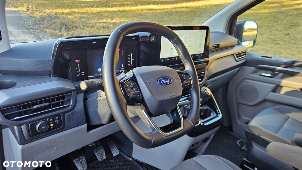 Ford Tourneo Custom - 16