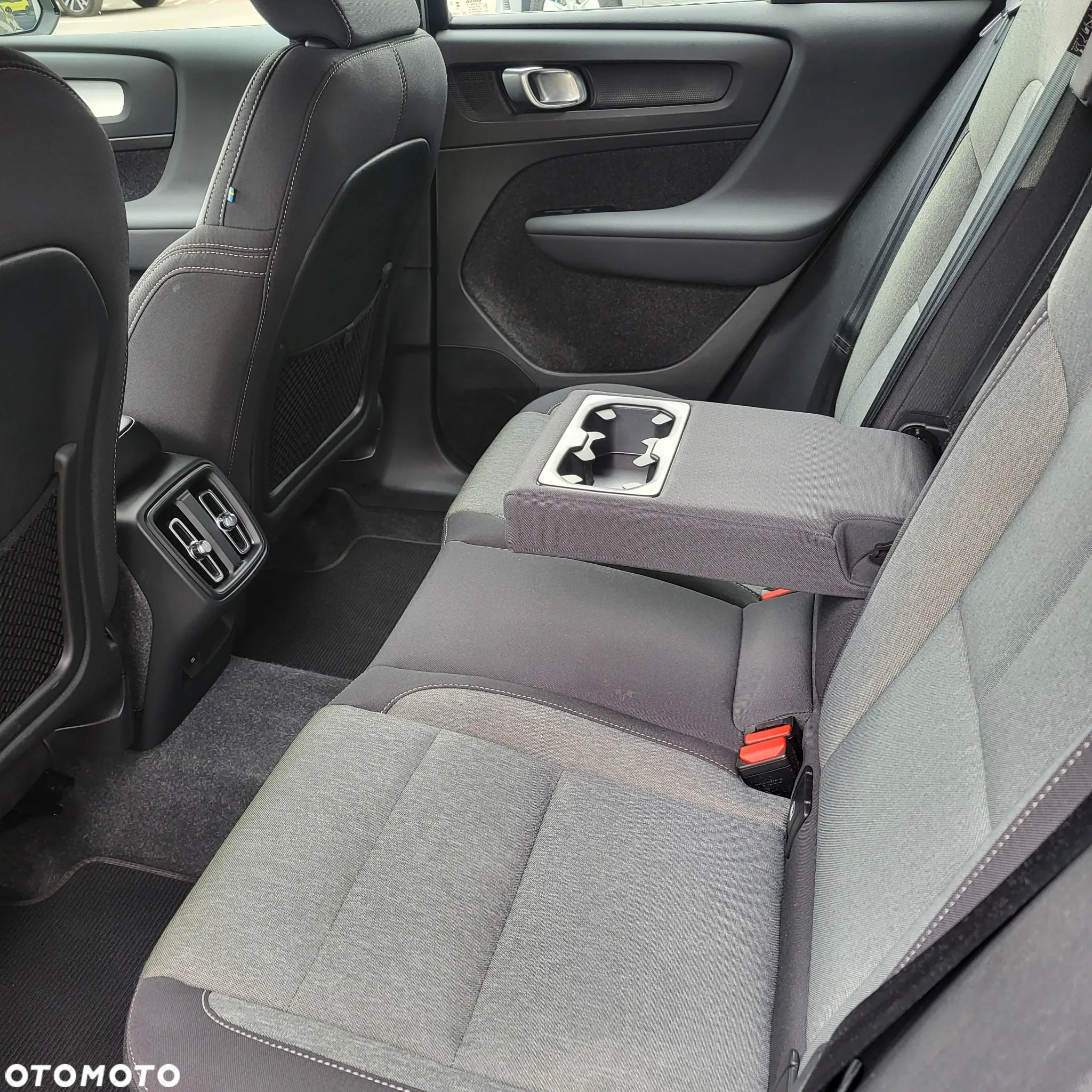 Volvo XC 40 B3 Plus Dark - 6
