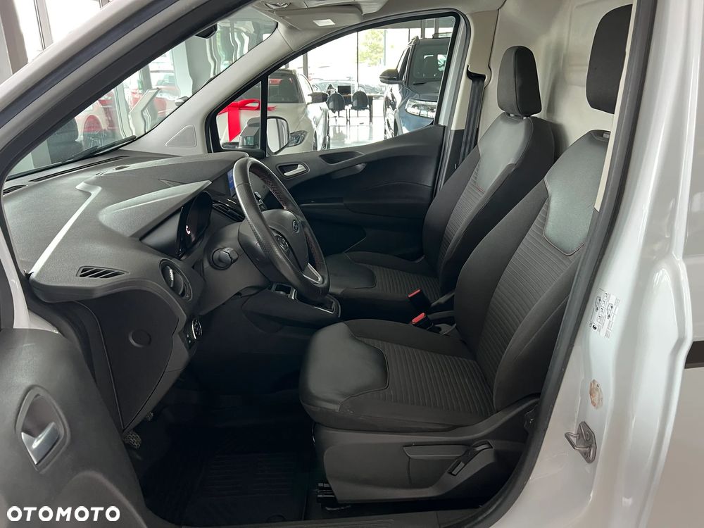 Ford Courier - 22