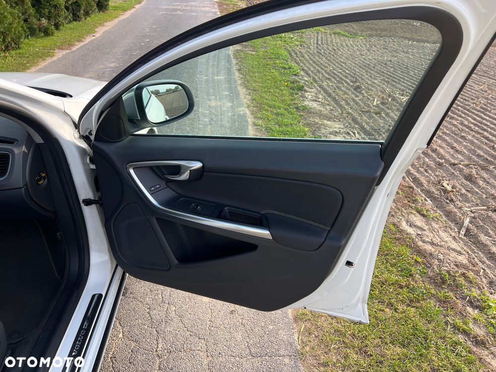 Volvo S60 D3 Geartronic RDesign - 27