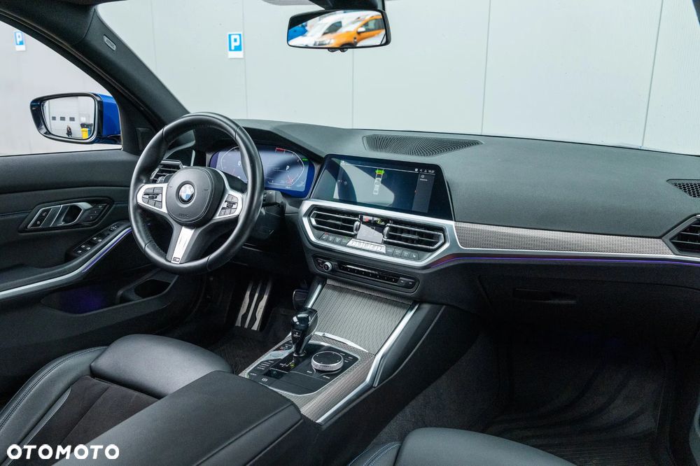 BMW Seria 3 330i xDrive M Sport - 17