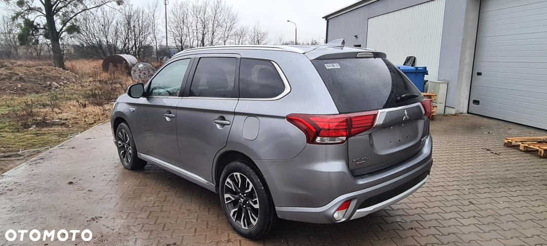 Mitsubishi Outlander 2.0 4WD Plug-In Hybrid Plus - 3