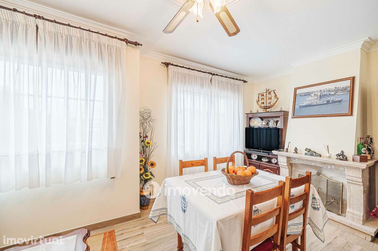 Apartamento T2 com áreas amplas e arrecadação, em Almeirim - Grande imagem: 4/46