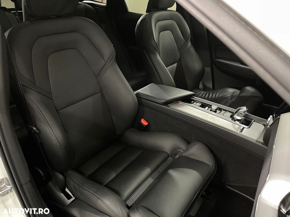 Volvo XC 60 Recharge T8 Twin Engine eAWD R-Design - 11