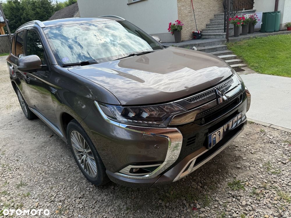Mitsubishi Outlander - 2