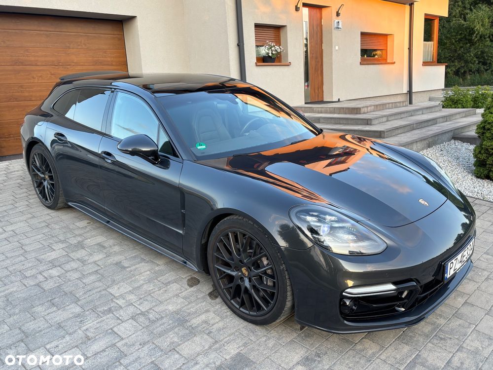 Porsche Panamera 4 Sport Turismo - 1
