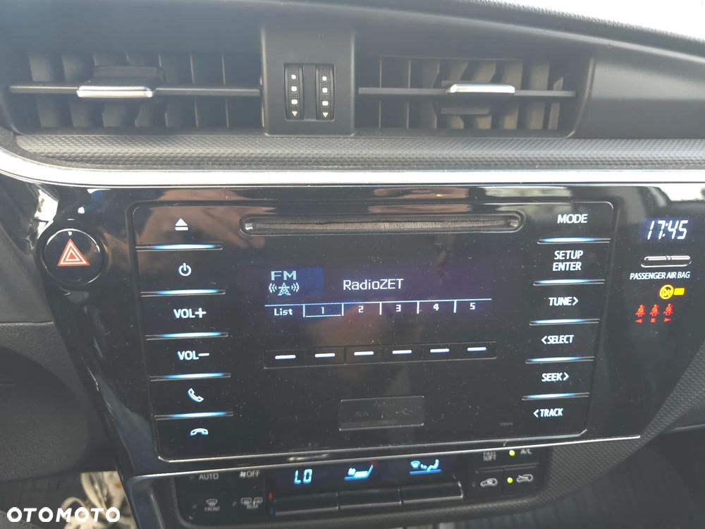 Toyota Auris 1.6 Premium - 25