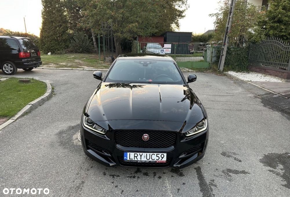Jaguar XE 2.0 D R-Sport - 18