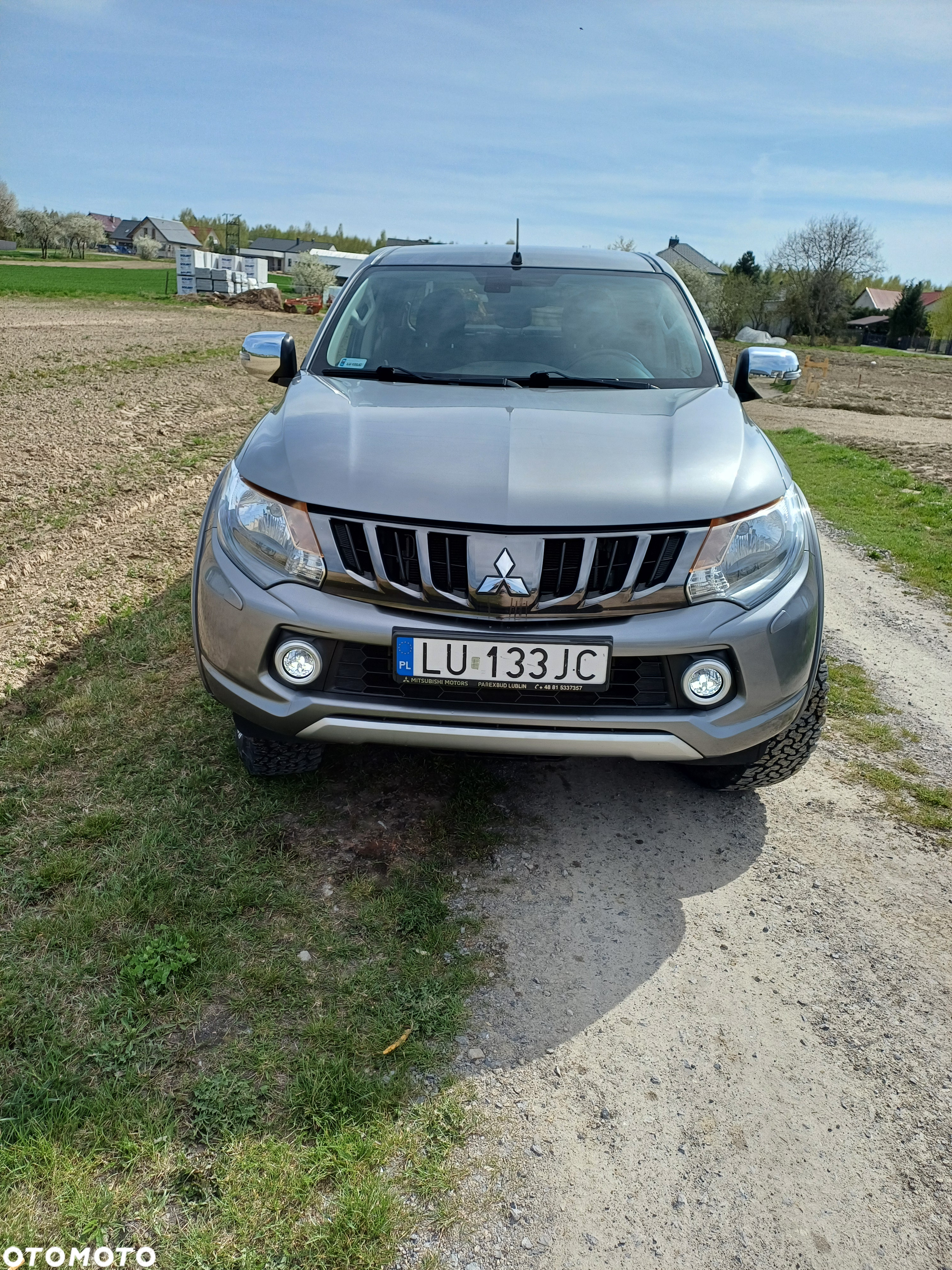 Mitsubishi L200 2.4 d DC Intense + - 9