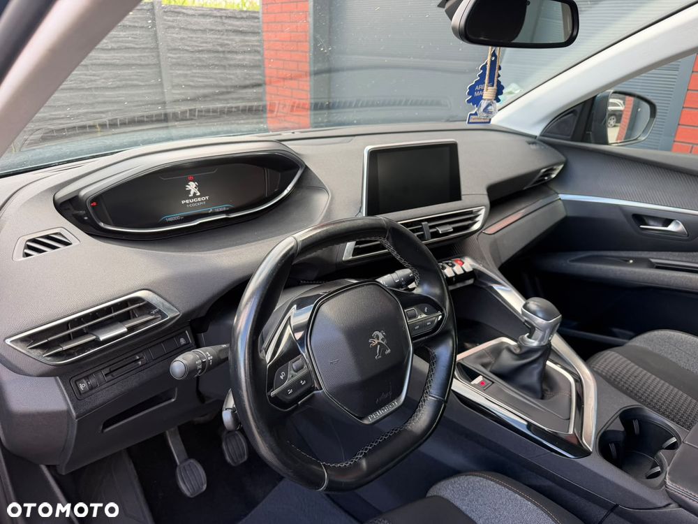 Peugeot 5008 - 8