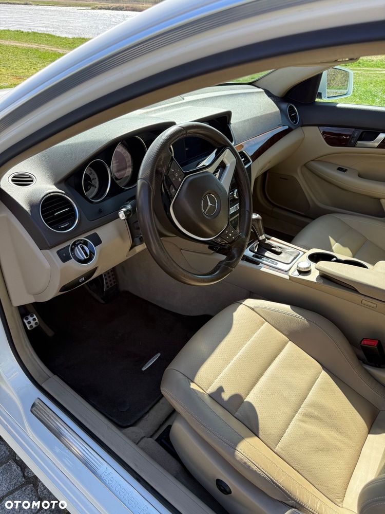 Mercedes-Benz Klasa C 250 CGI BlueEff - 8