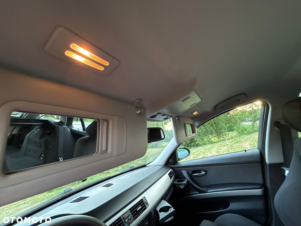 BMW Seria 3 320i - 34