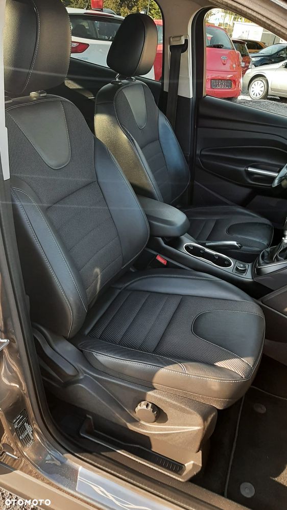 Ford Kuga 1.5 EcoBoost 2x4 Titanium - 32