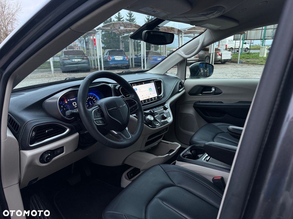 Chrysler Pacifica - 11