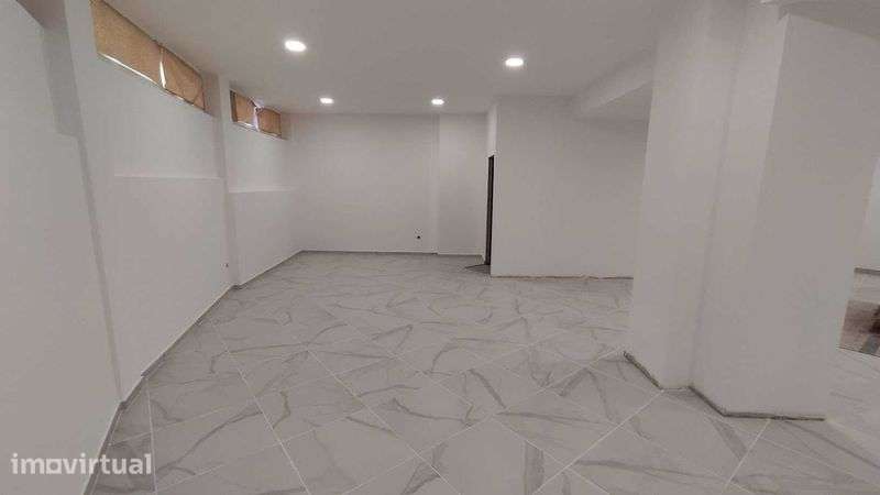 Alugo Espaço Comercial em Monte dos Burgos S. Mamede Infesta - Porto - Grande imagem: 2/5