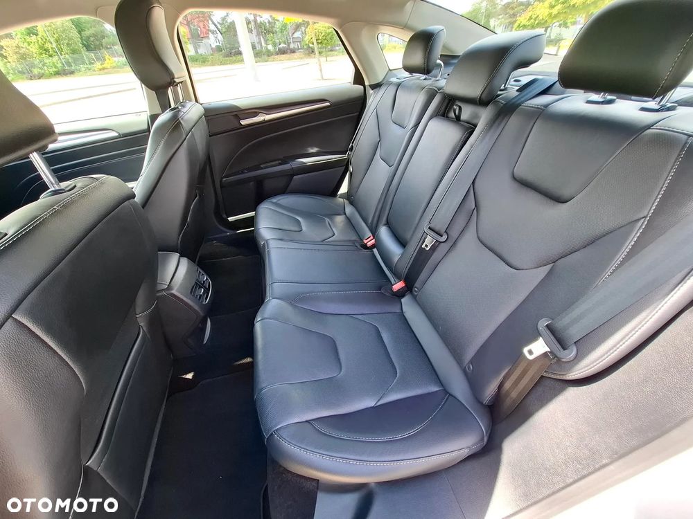 Ford Fusion - 15