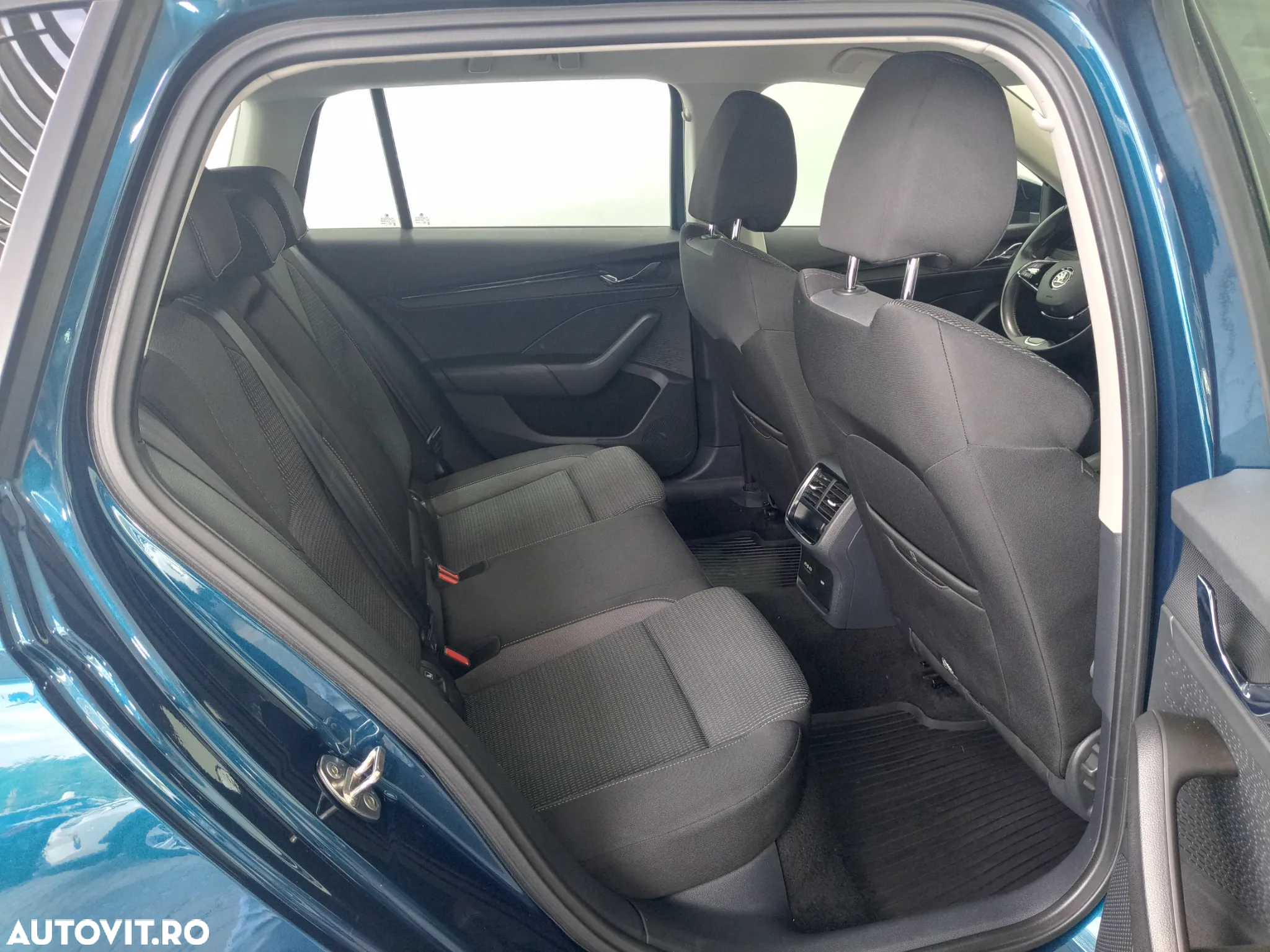 Skoda Octavia Combi 2.0 TDI DSG Ambition - 27