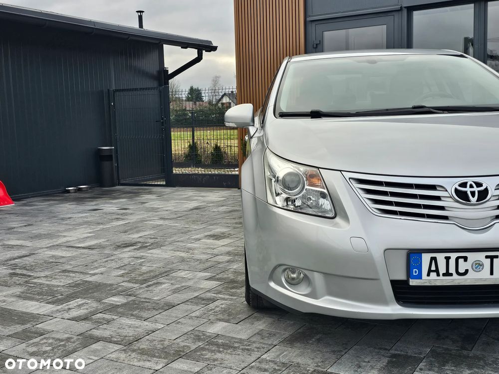 Toyota Avensis 1.8 Comfort - 21