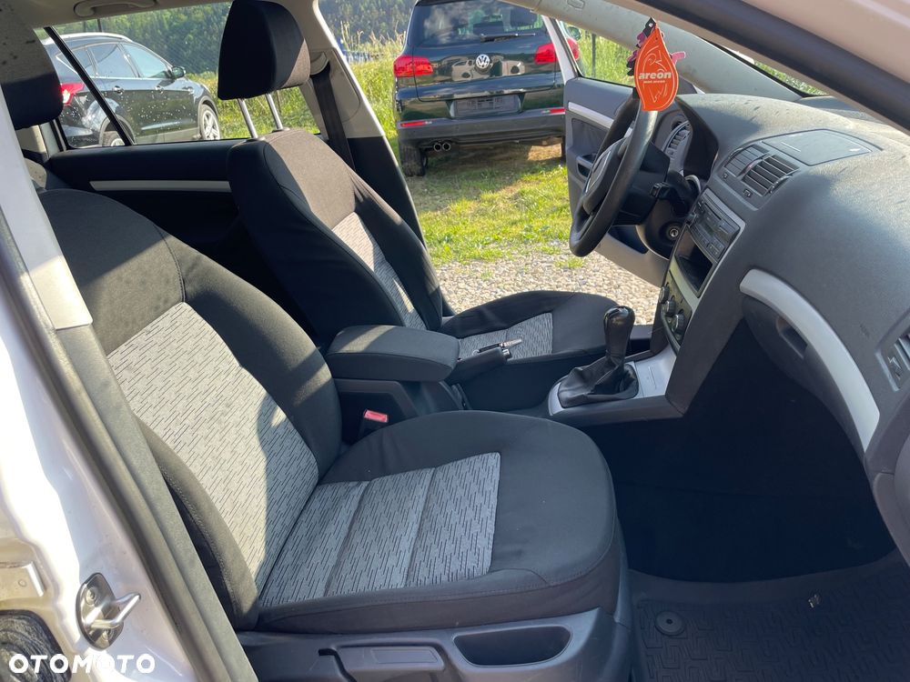 Skoda Octavia 1.6 Combi Style - 13