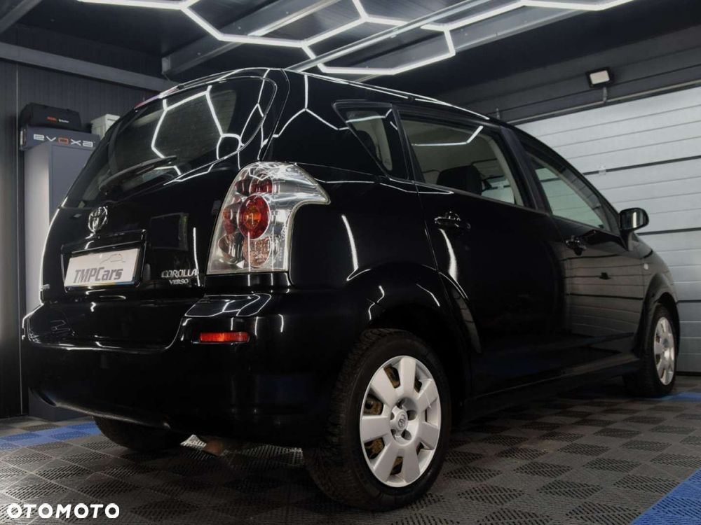 Toyota Corolla Verso - 2
