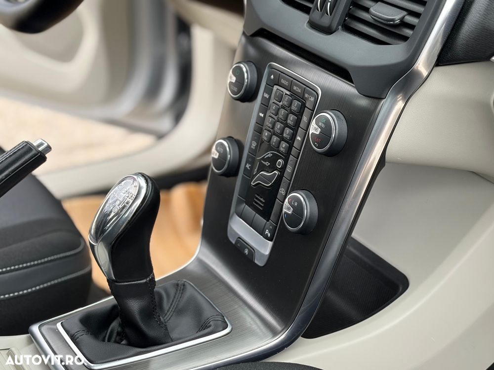 Volvo V40 D2 R Design - 7