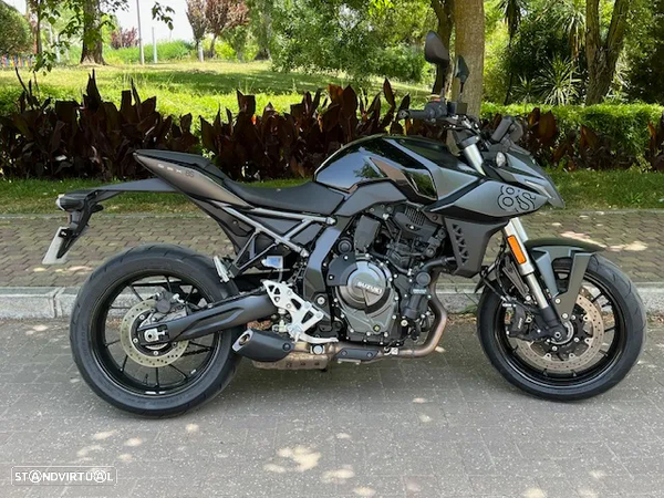 Suzuki GSX  8 S