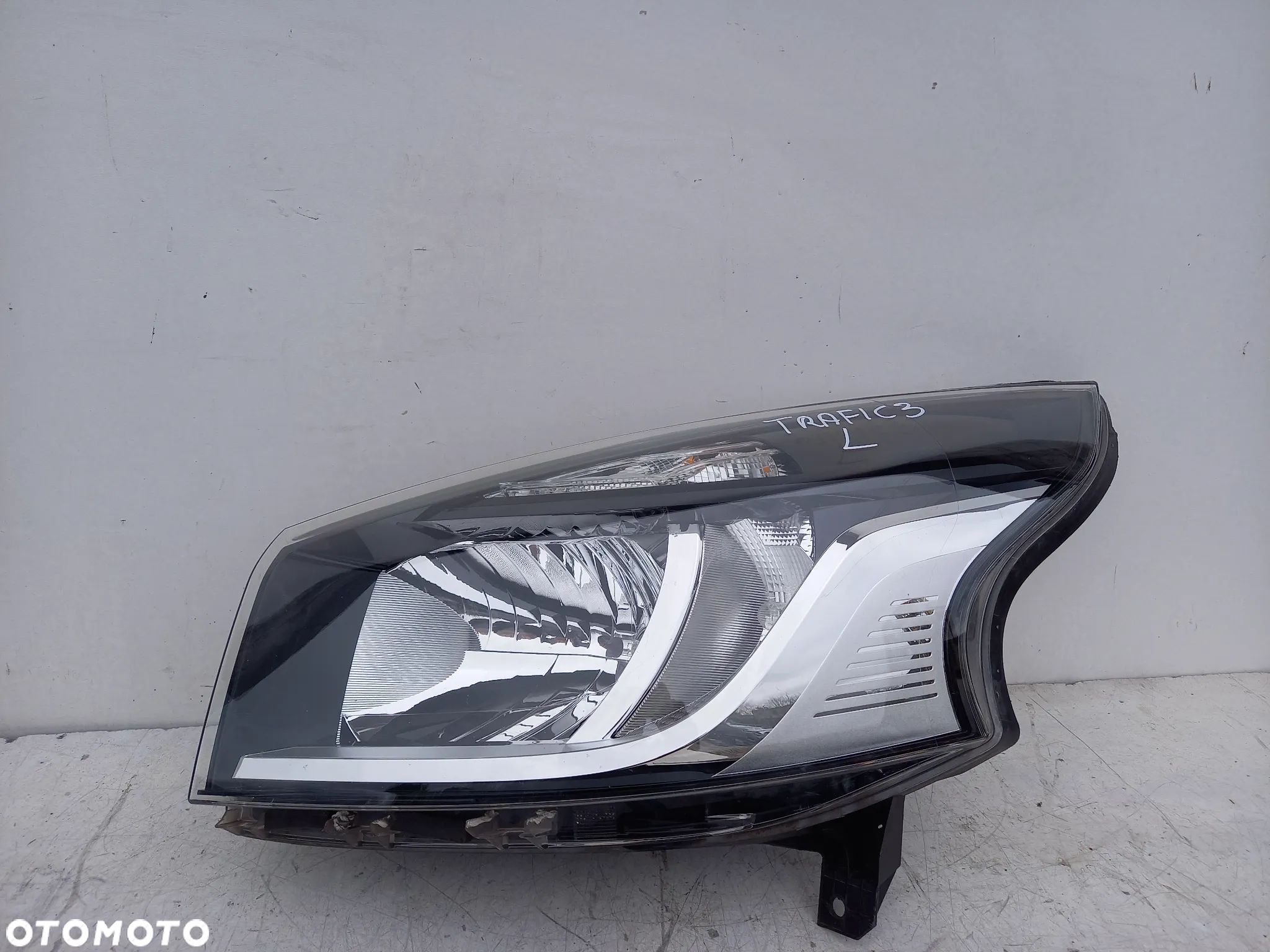 Lampa lewy przód Renault Trafic III 260605173R EU - 1
