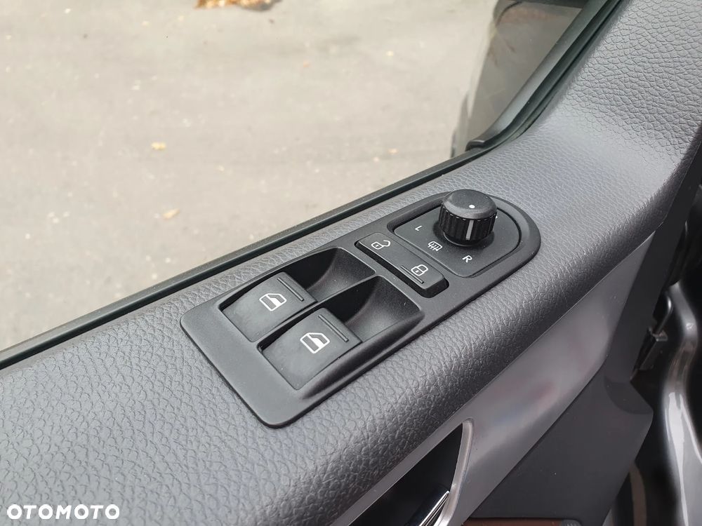 Volkswagen Multivan - 24