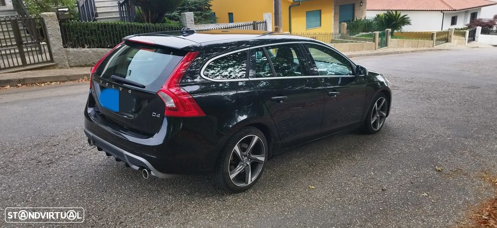 Volvo V60 2.0 D3 R-Design Momentum - 2